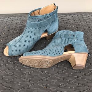 Blue Zip-back Sandals